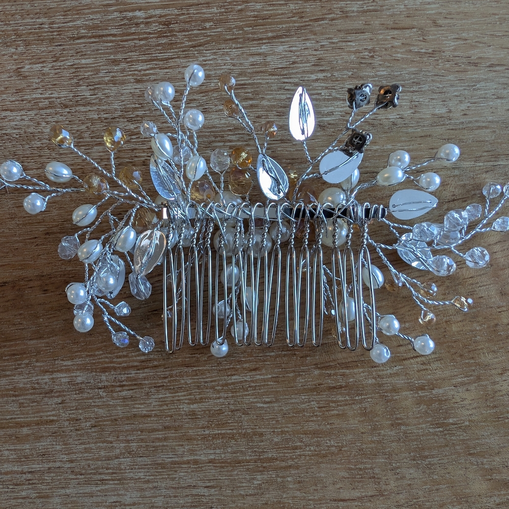 Elegant Silver and White Hair Comb